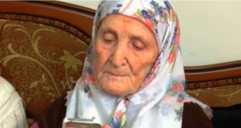  104-vjeçarja nga Gjilani që përdor telefonin e mençur si një 20-vjeçare