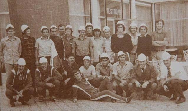  Futbollistët kroatë të Osjekut me plisa të bardhë në Aeroportin e Beogradit më vitin 1973