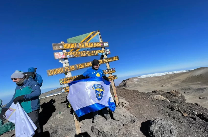  Togeri Ismet Hashani, 𝐮 𝐧𝐠𝐣𝐢𝐭 𝐧ë 𝐌𝐨𝐧𝐭 𝐄𝐯𝐞𝐫𝐞𝐬𝐭, tashti ia mësynë edhe Kilimanxharos